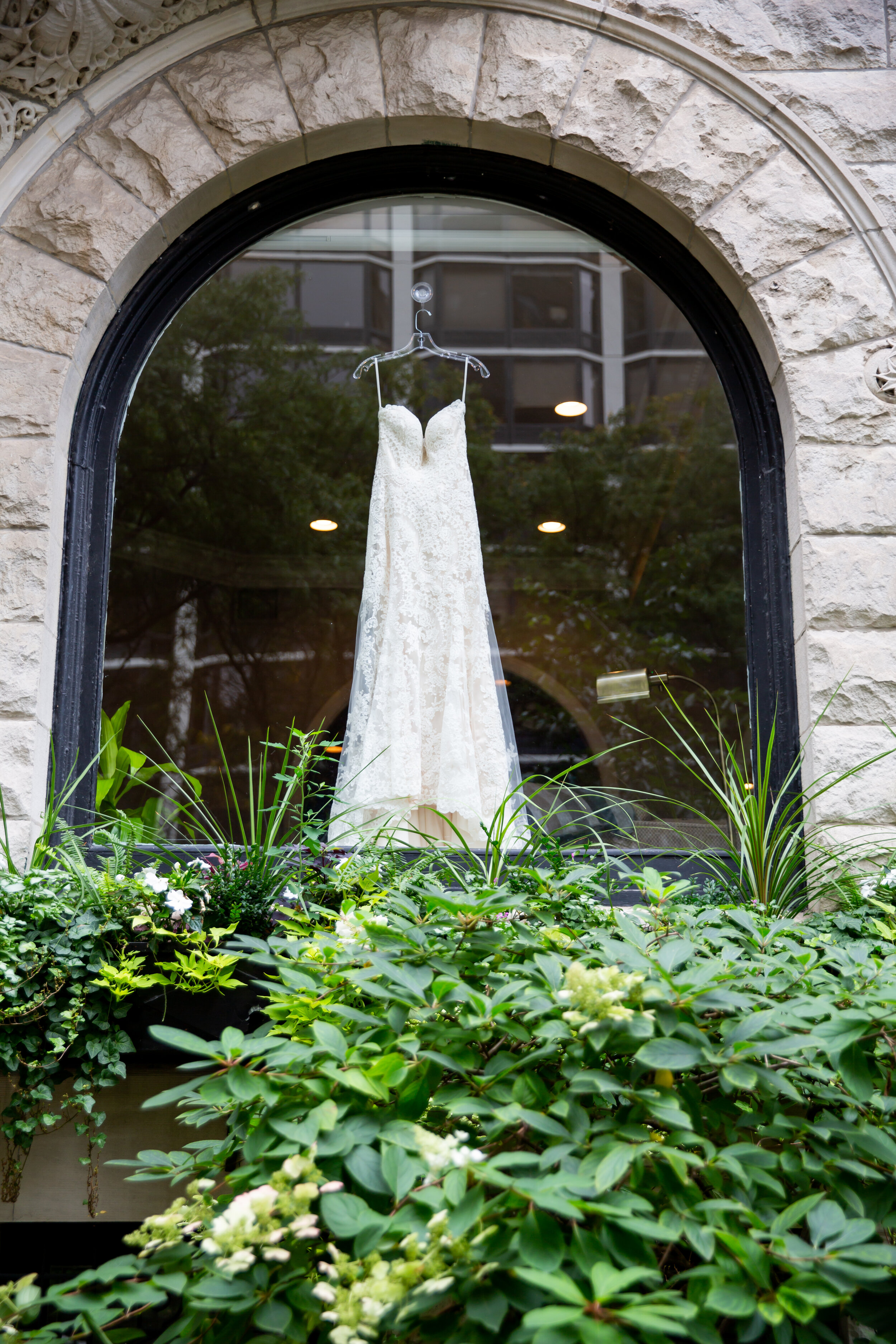 Romantic Garden Wedding at River Roast Chicago captured by Victoria Sprung Photography