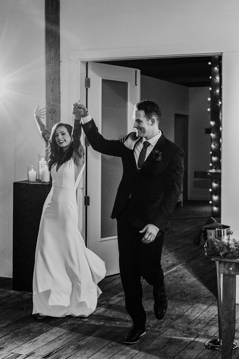 Christmas wedding in Chicago captured by Emma Mullins Photography