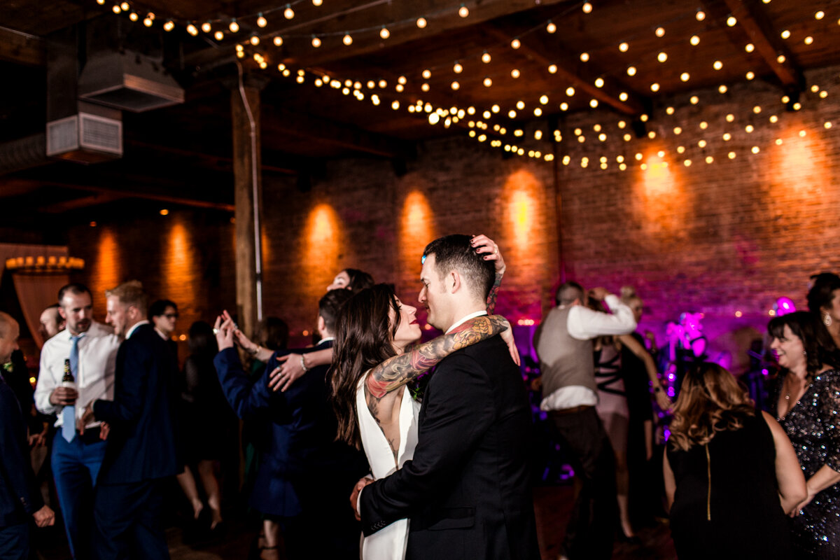 Christmas wedding in Chicago captured by Emma Mullins Photography