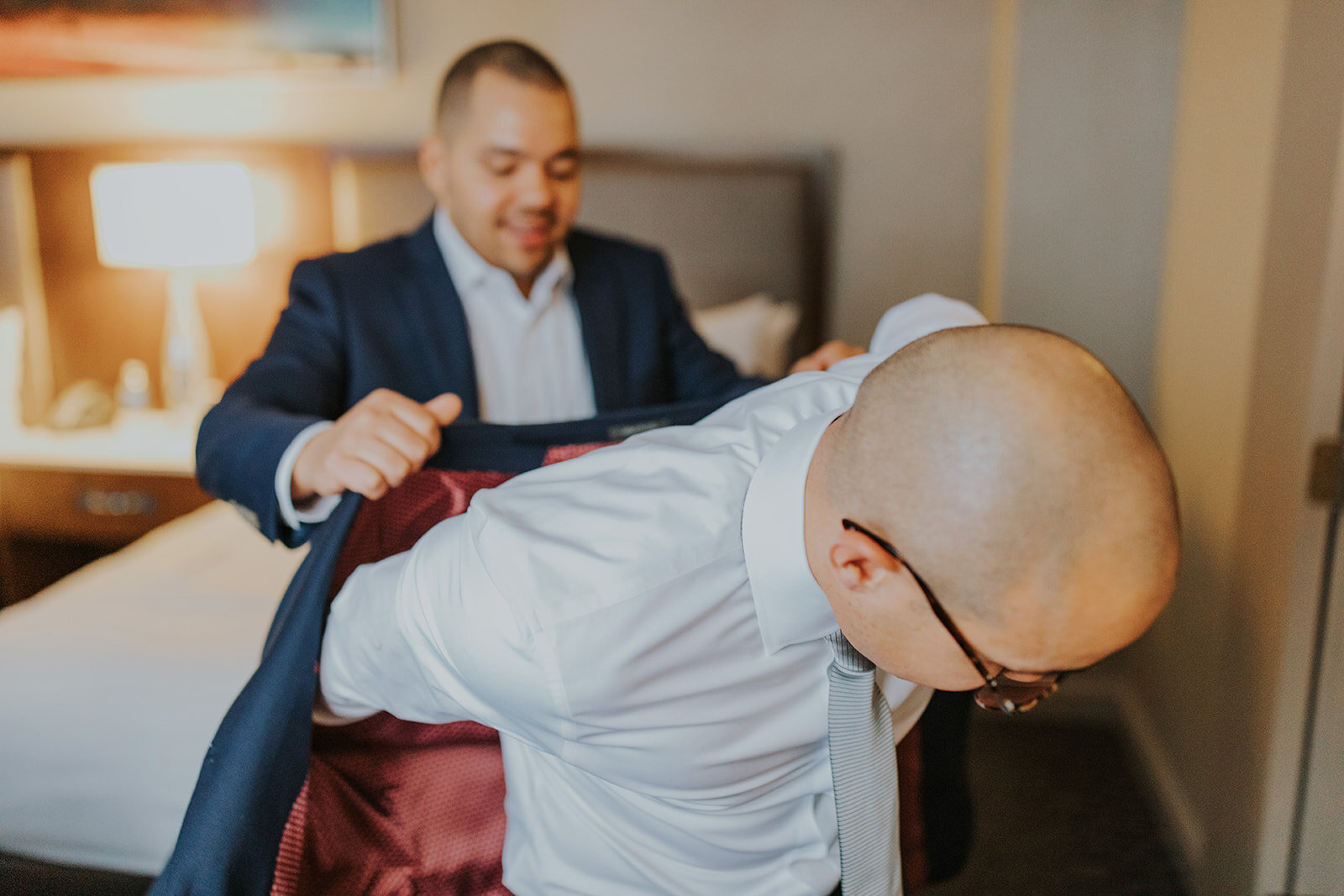 Warm &amp; Elegant Winter Wedding at City View Loft captured by Tinky Weddings