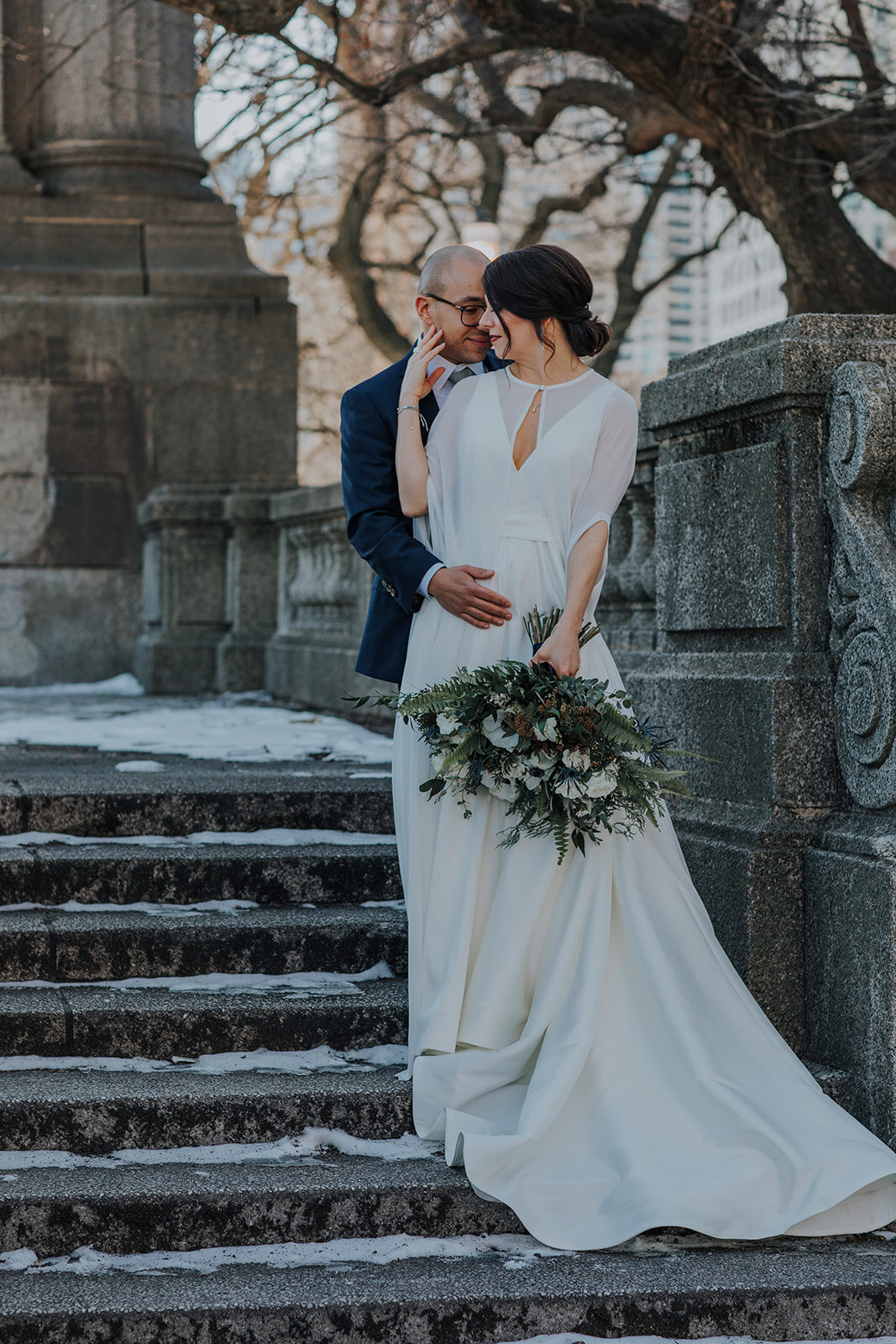 Warm &amp; Elegant Winter Wedding at City View Loft captured by Tinky Weddings