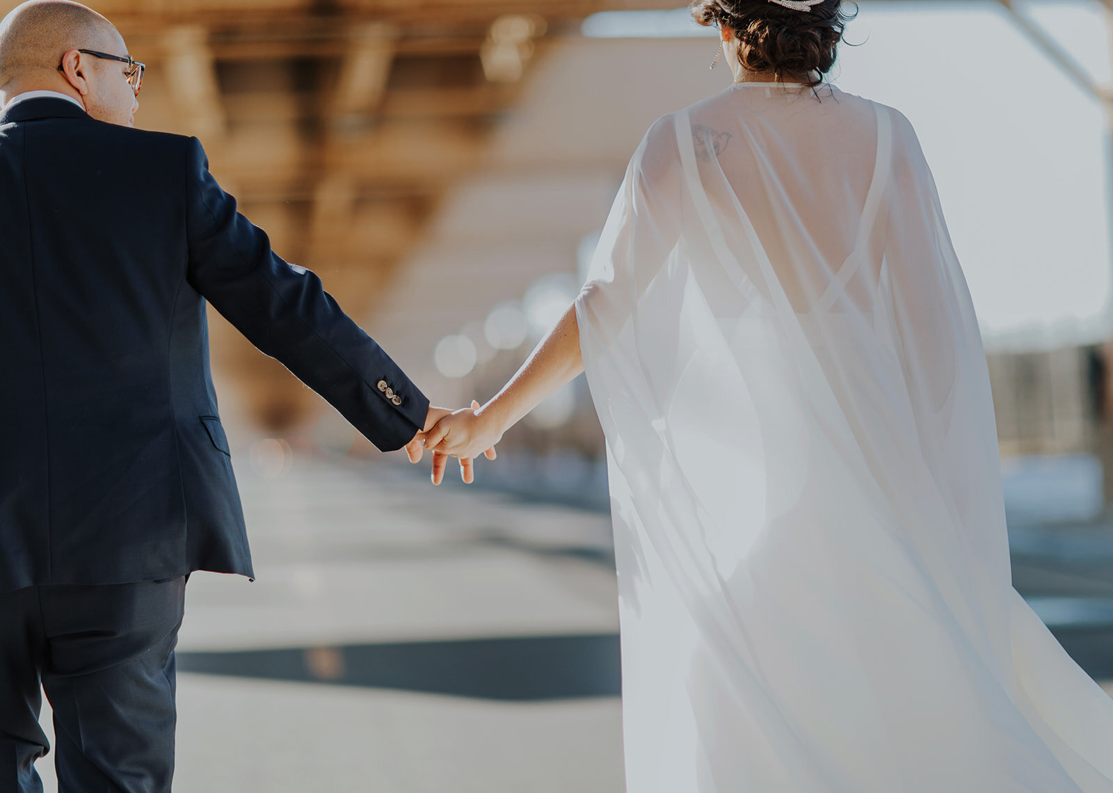 Warm &amp; Elegant Winter Wedding at City View Loft captured by Tinky Weddings