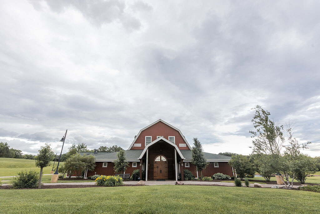 Small Orchard Wedding Inspiration at The Pavilion at Orchard Ridge Farms | CHI thee WED