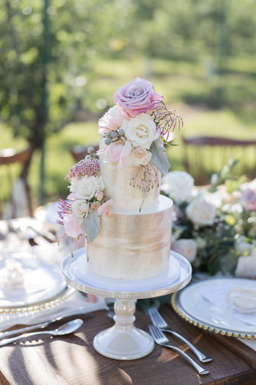 Small Orchard Wedding Inspiration at The Pavilion at Orchard Ridge Farms | CHI thee WED