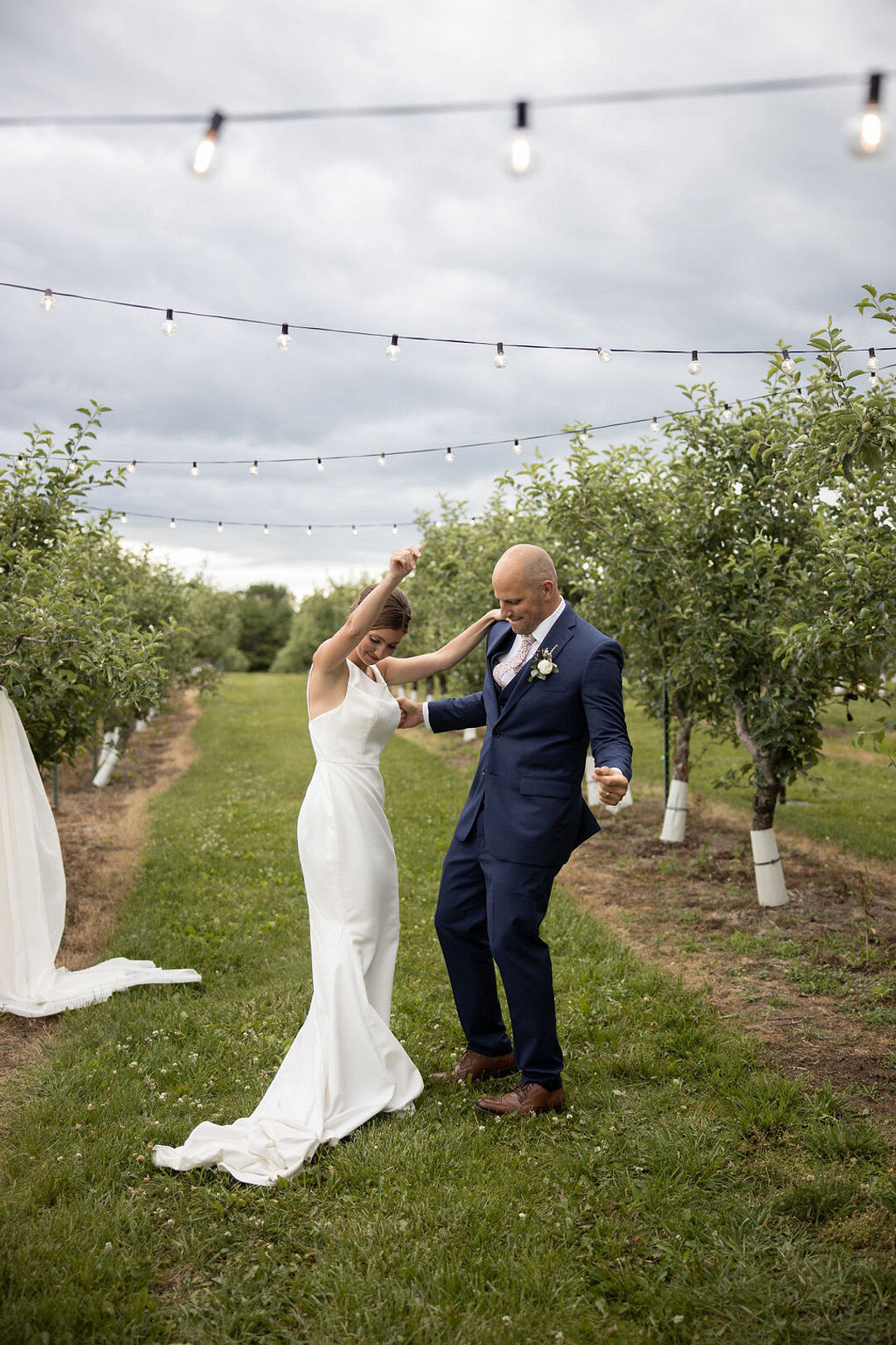 Small Orchard Wedding Inspiration at The Pavilion at Orchard Ridge Farms | CHI thee WED