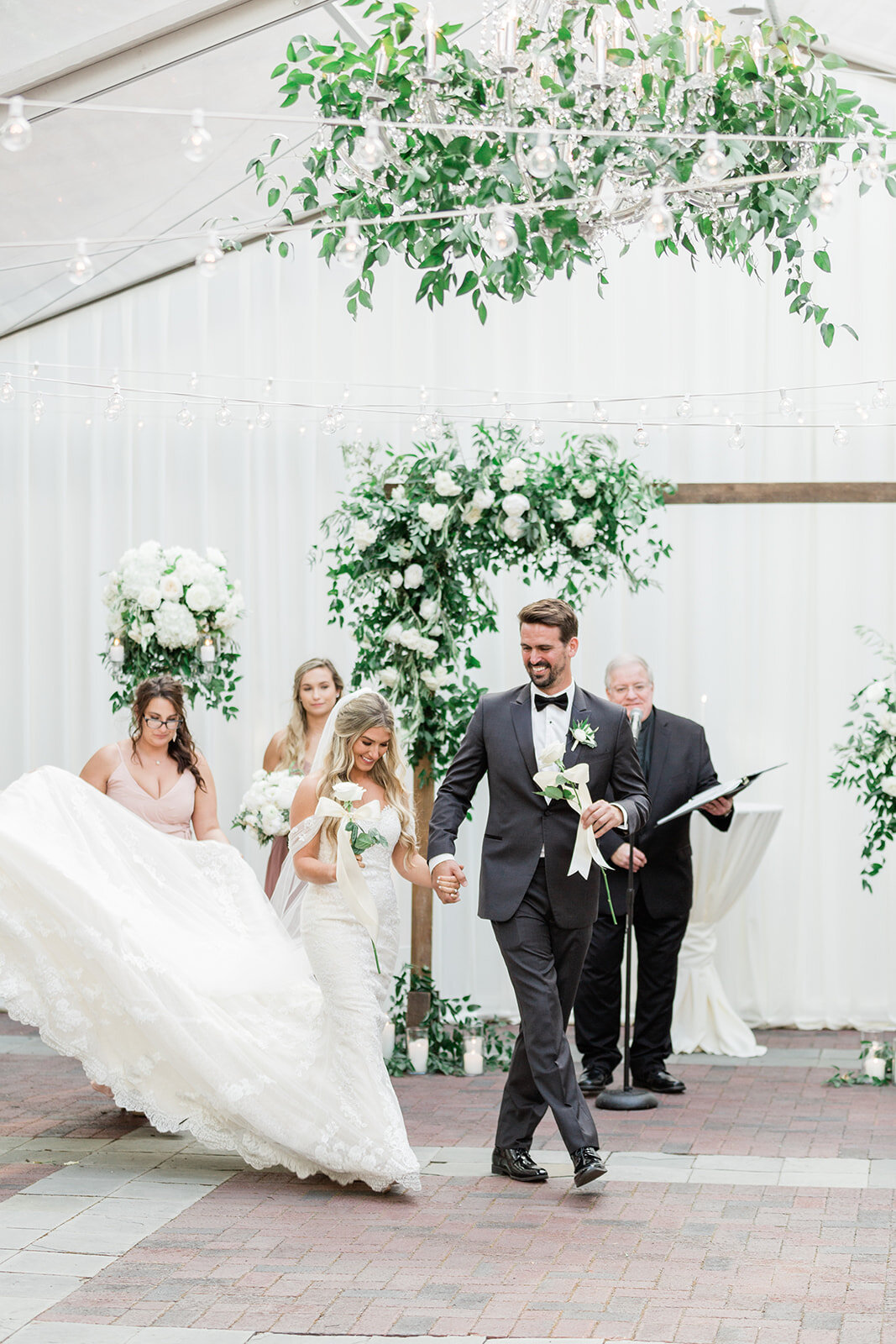 Timeless &amp; Elegant COVID Wedding at Chicago Illuminating Company | CHI thee WED