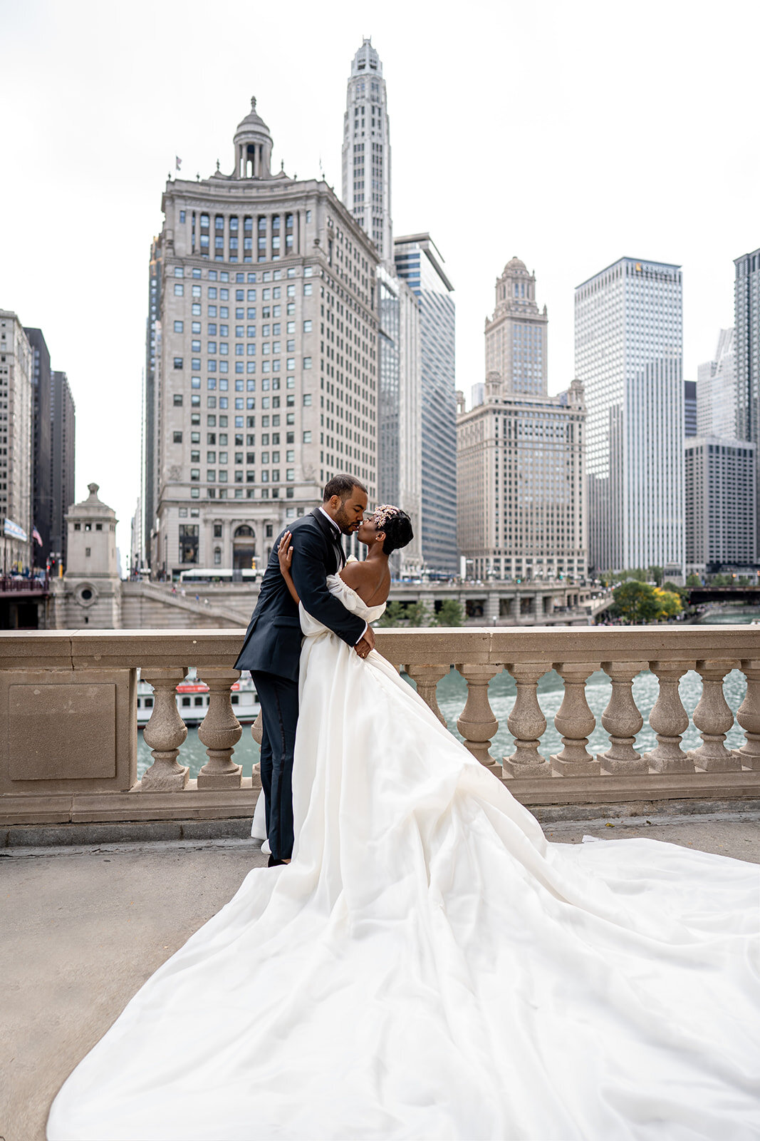 Stylish Micro Wedding at the Glessner House captured by M28 Photography | CHI thee WED