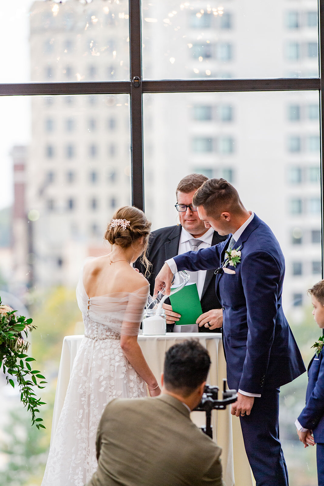 Romantic Fall Wedding with a Simplistic Touch at The Standard | CHI thee WED