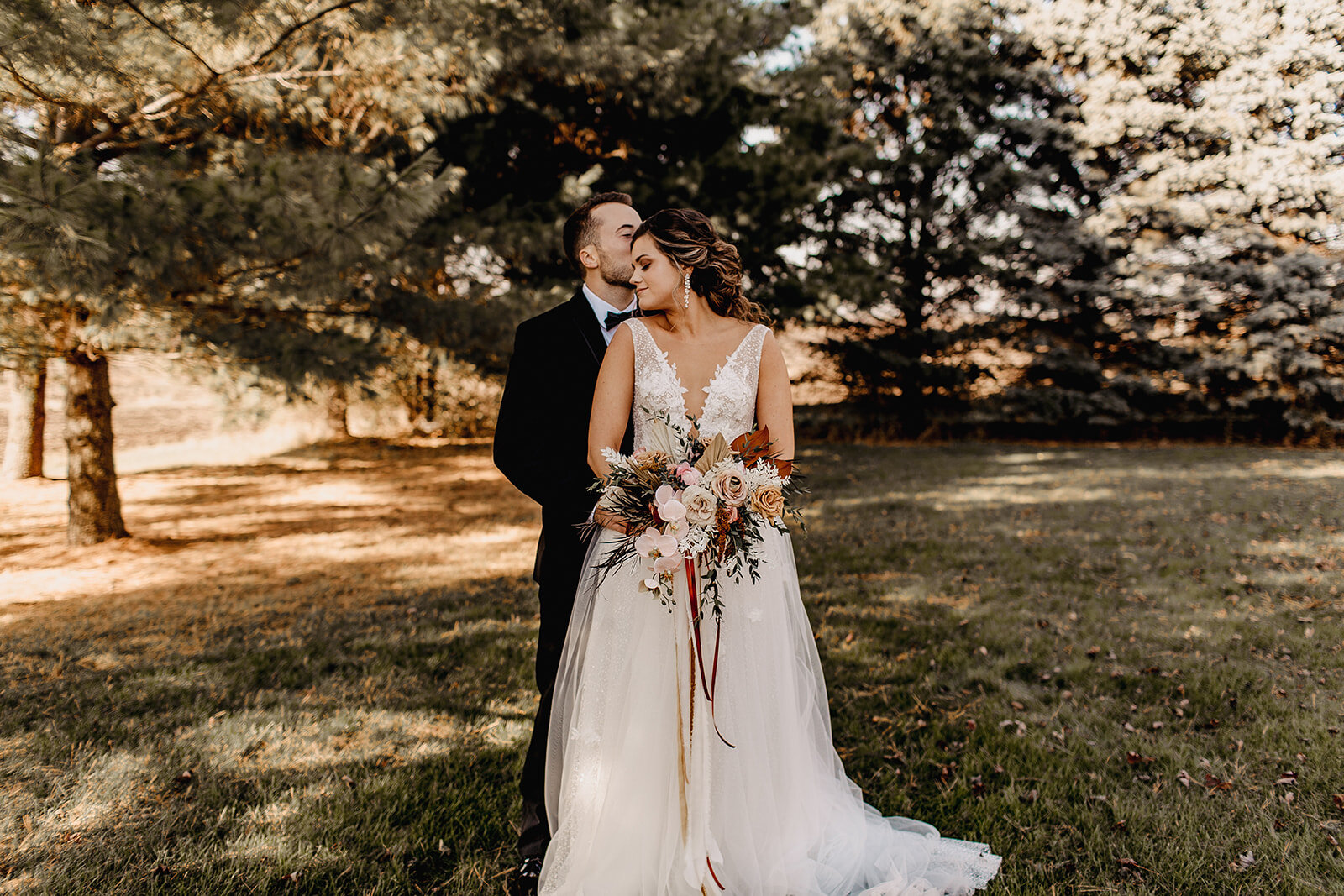 Whimsical Fall Wedding at Emerson Creek captured by Rachel Mae Photography | CHI thee WED