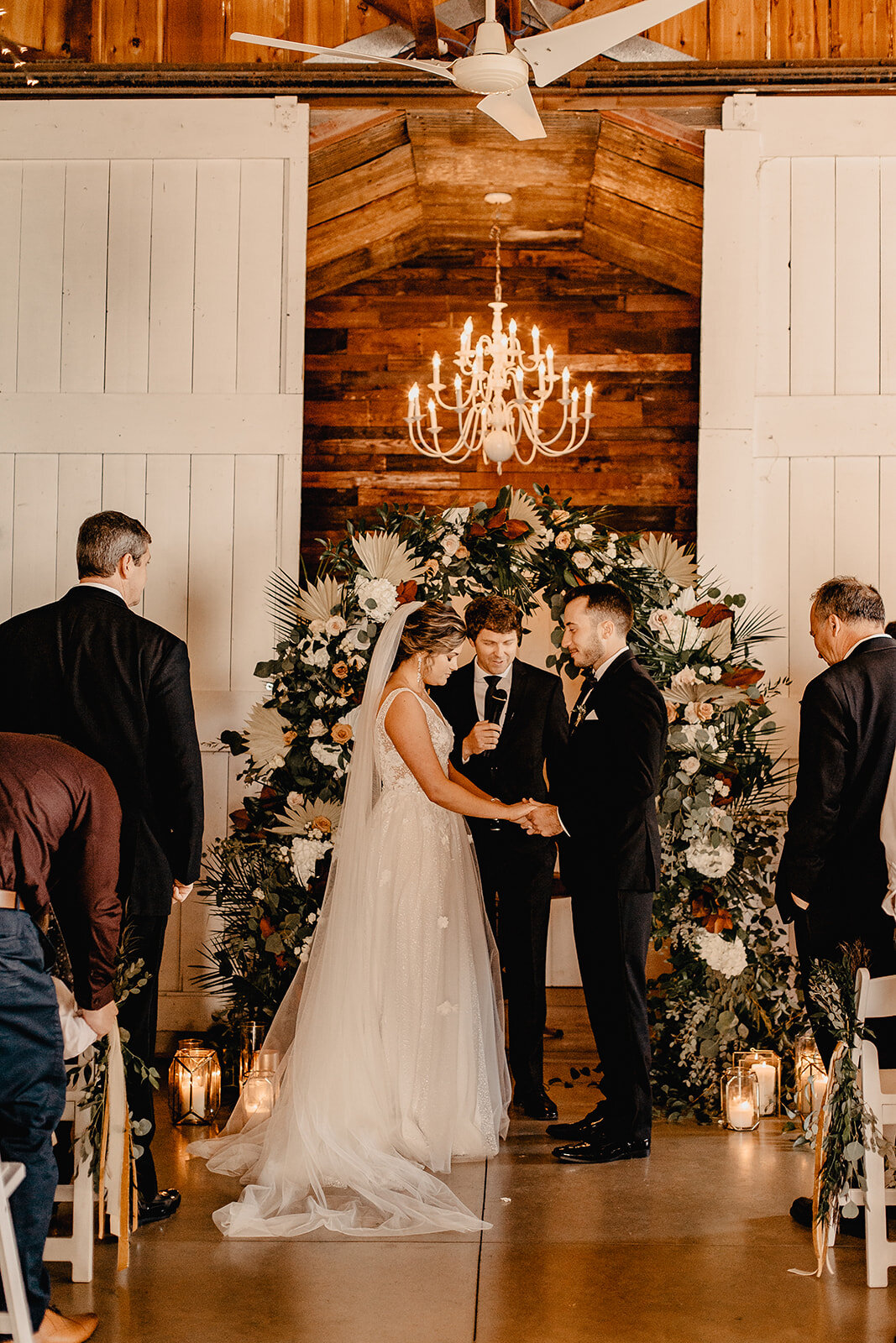 Whimsical Fall Wedding at Emerson Creek captured by Rachel Mae Photography | CHI thee WED