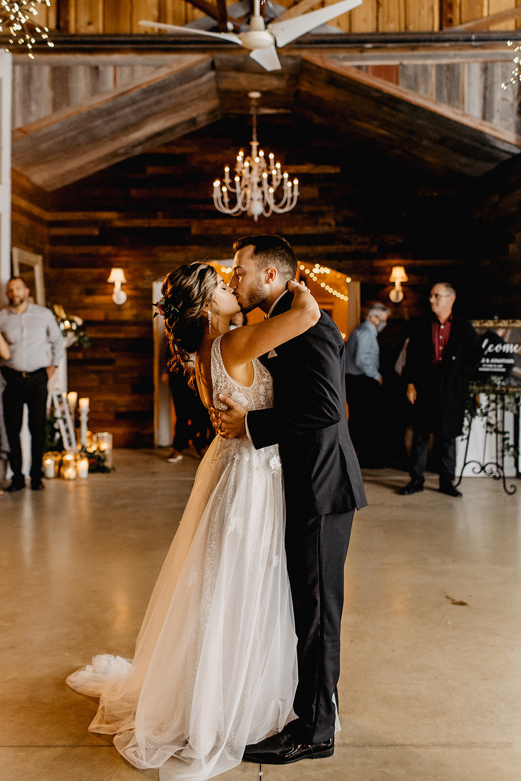 Whimsical Fall Wedding at Emerson Creek captured by Rachel Mae Photography | CHI thee WED