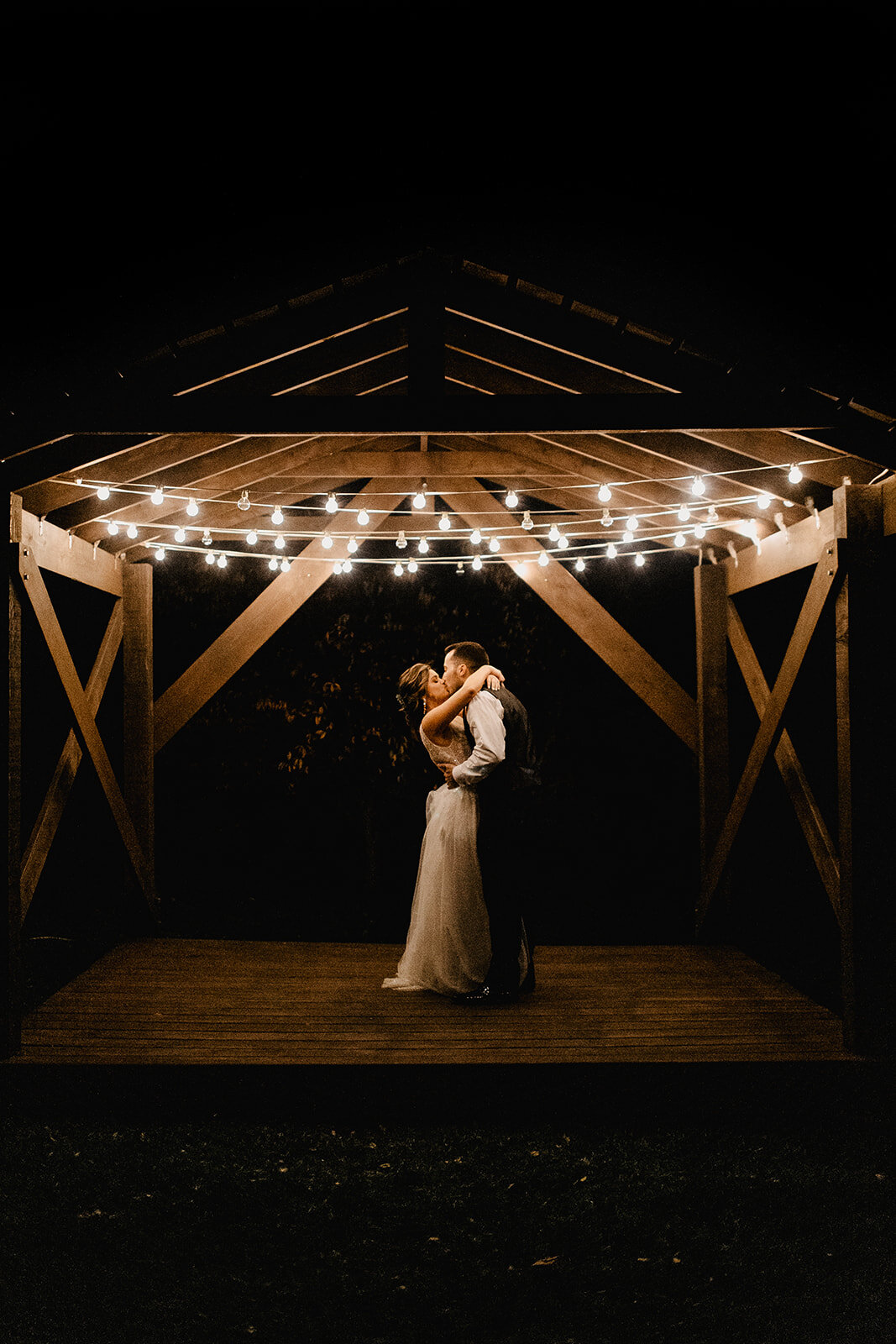 Whimsical Fall Wedding at Emerson Creek captured by Rachel Mae Photography | CHI thee WED