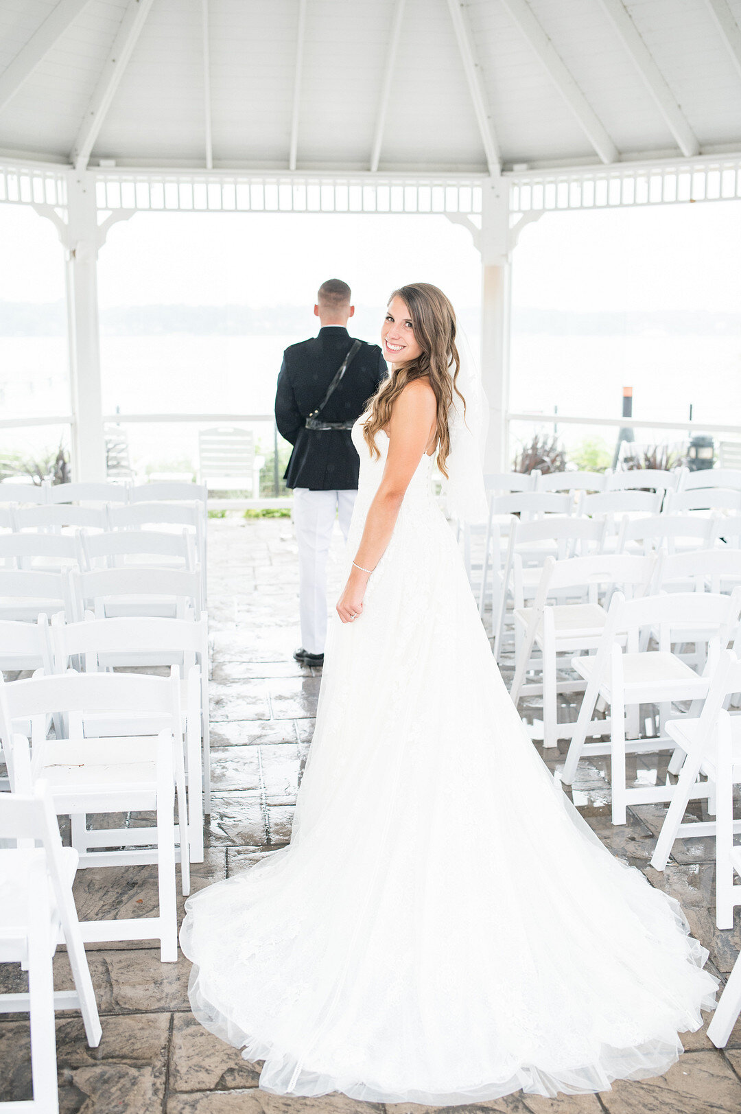 A Romantic Wedding at The Lighthouse Restaurant in Cedar Lake, Indiana | CHI thee WED