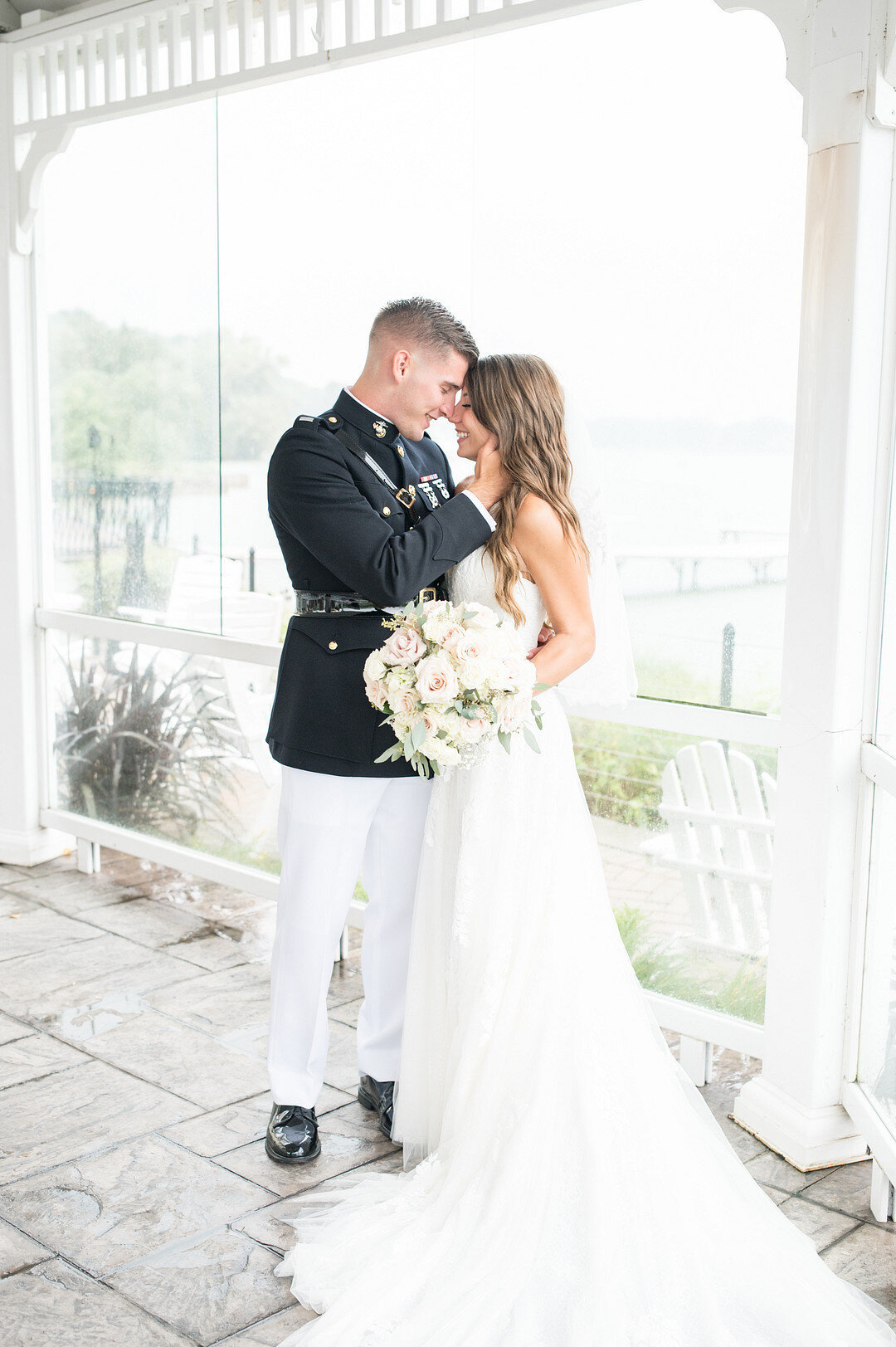 A Romantic Wedding at The Lighthouse Restaurant in Cedar Lake, Indiana | CHI thee WED