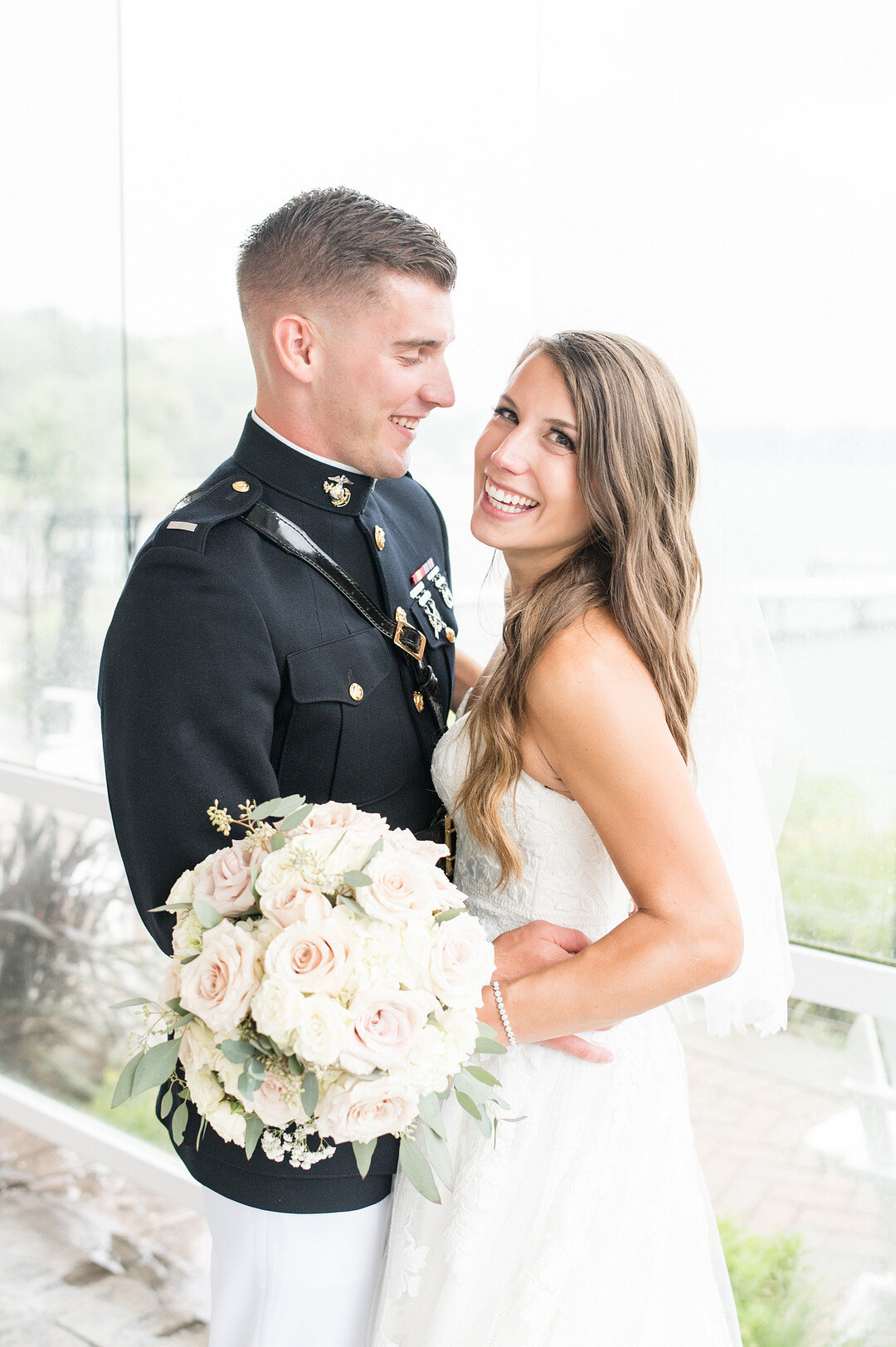 A Romantic Wedding at The Lighthouse Restaurant in Cedar Lake, Indiana | CHI thee WED