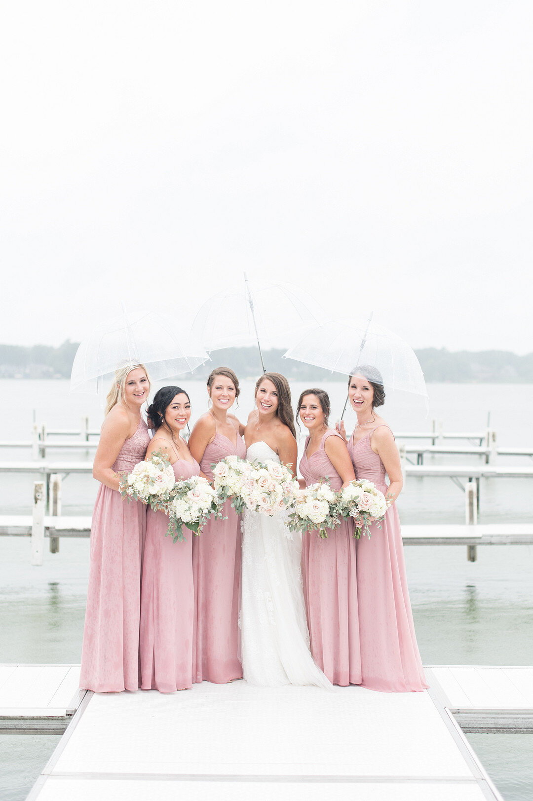 A Romantic Wedding at The Lighthouse Restaurant in Cedar Lake, Indiana | CHI thee WED