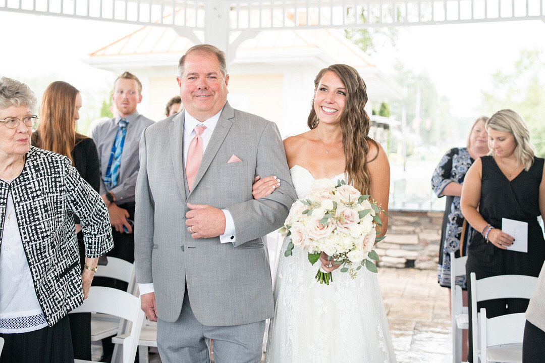 A Romantic Wedding at The Lighthouse Restaurant in Cedar Lake, Indiana | CHI thee WED