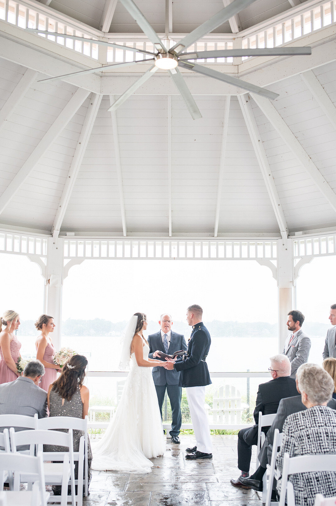 A Romantic Wedding at The Lighthouse Restaurant in Cedar Lake, Indiana | CHI thee WED