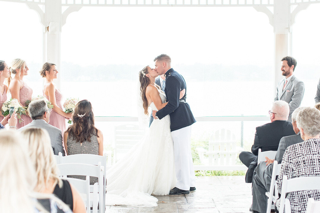 A Romantic Wedding at The Lighthouse Restaurant in Cedar Lake, Indiana | CHI thee WED