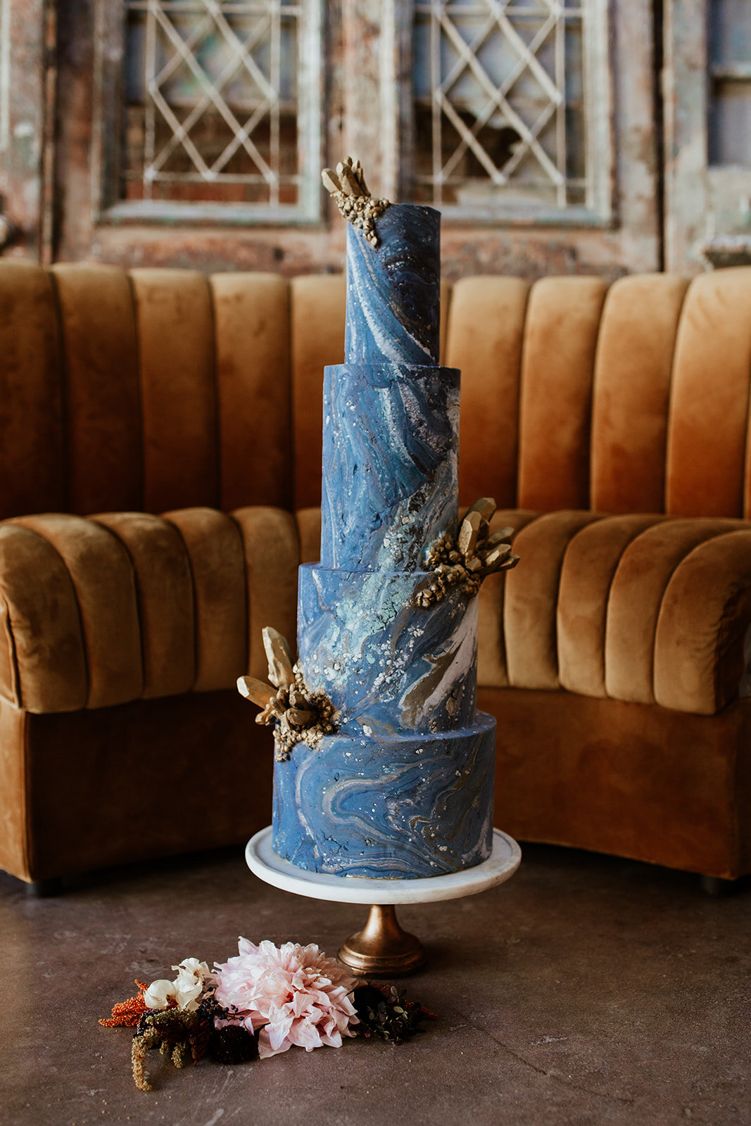 Enchanted Cosmos Inspired Styled Shoot captured by Lauren Lucile Creative | CHI thee WED