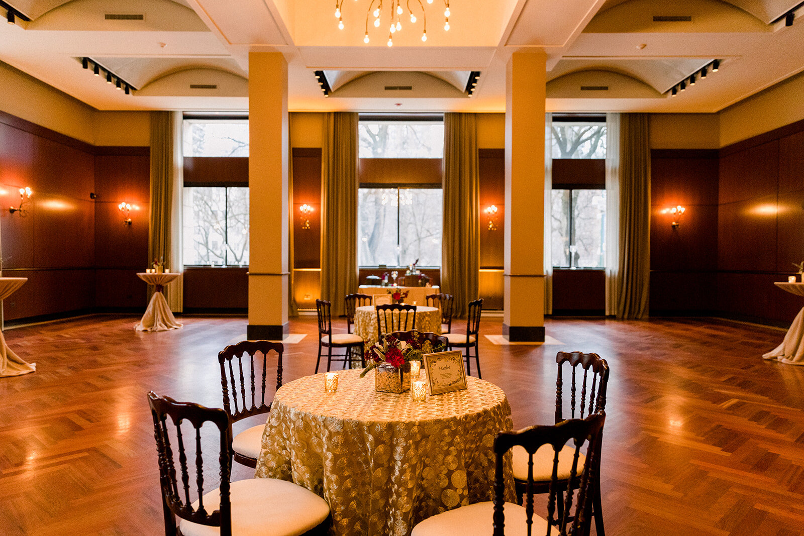 Winter Woodsy Wedding Inspiration at the Newberry Library captured by Mandelette Photography