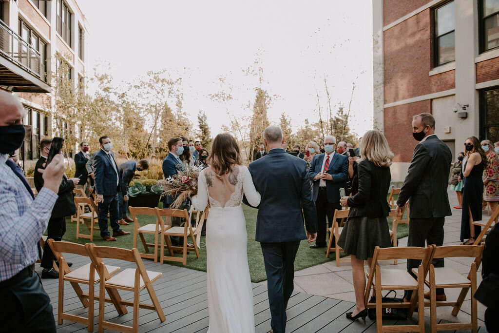 Modern Greenhouse Loft Wedding captured by Ellen Gustafson Photography