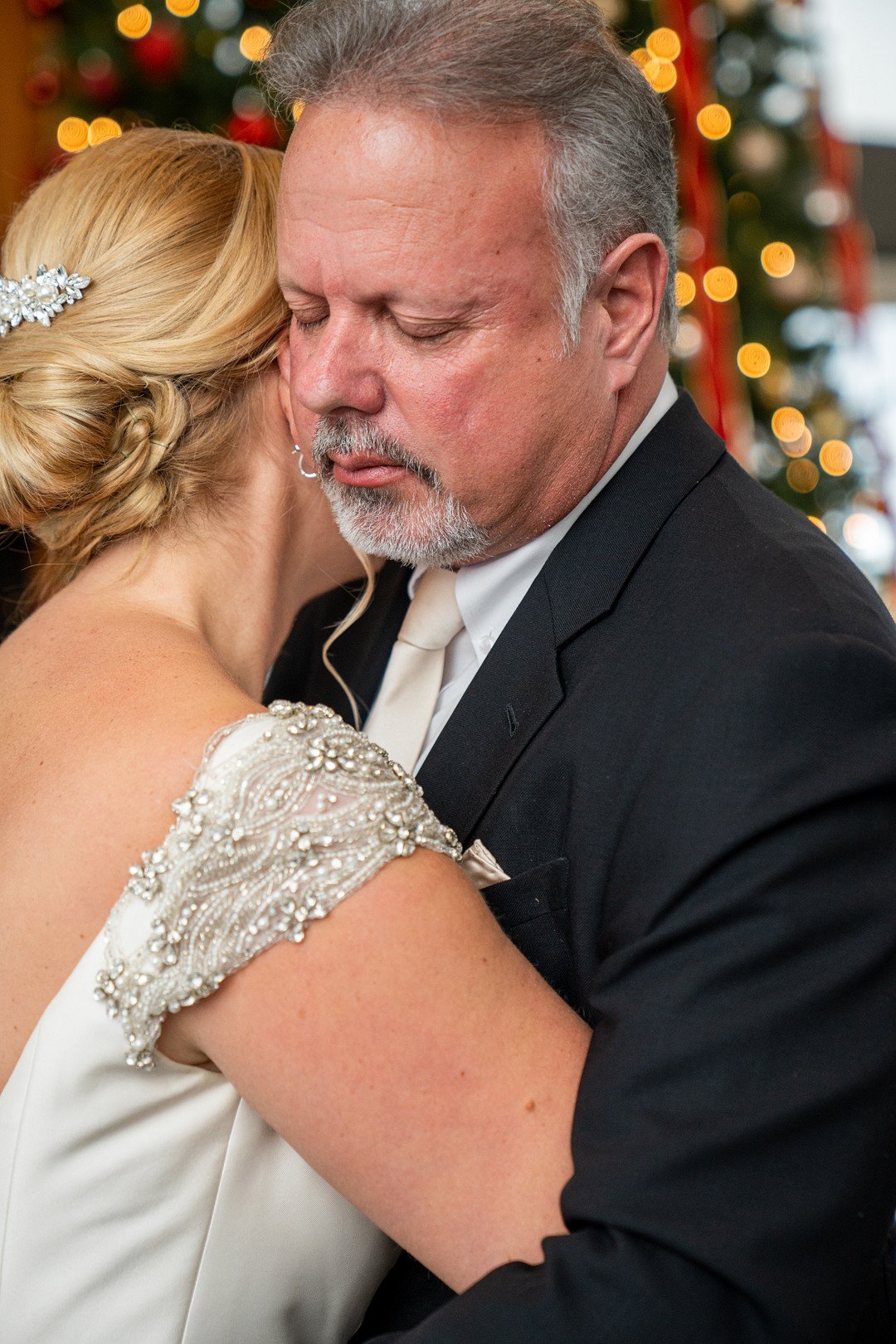 Pucher_LeVan_Lauren Ashley Studios_Lauren-Ashley-Studios-winter-wedding-156_low.jpg