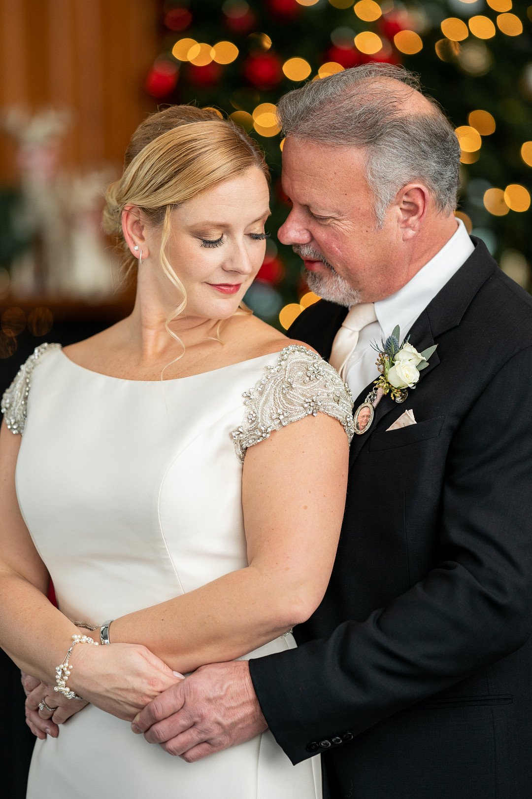 Pucher_LeVan_Lauren Ashley Studios_Lauren-Ashley-Studios-winter-wedding-463_low.jpg