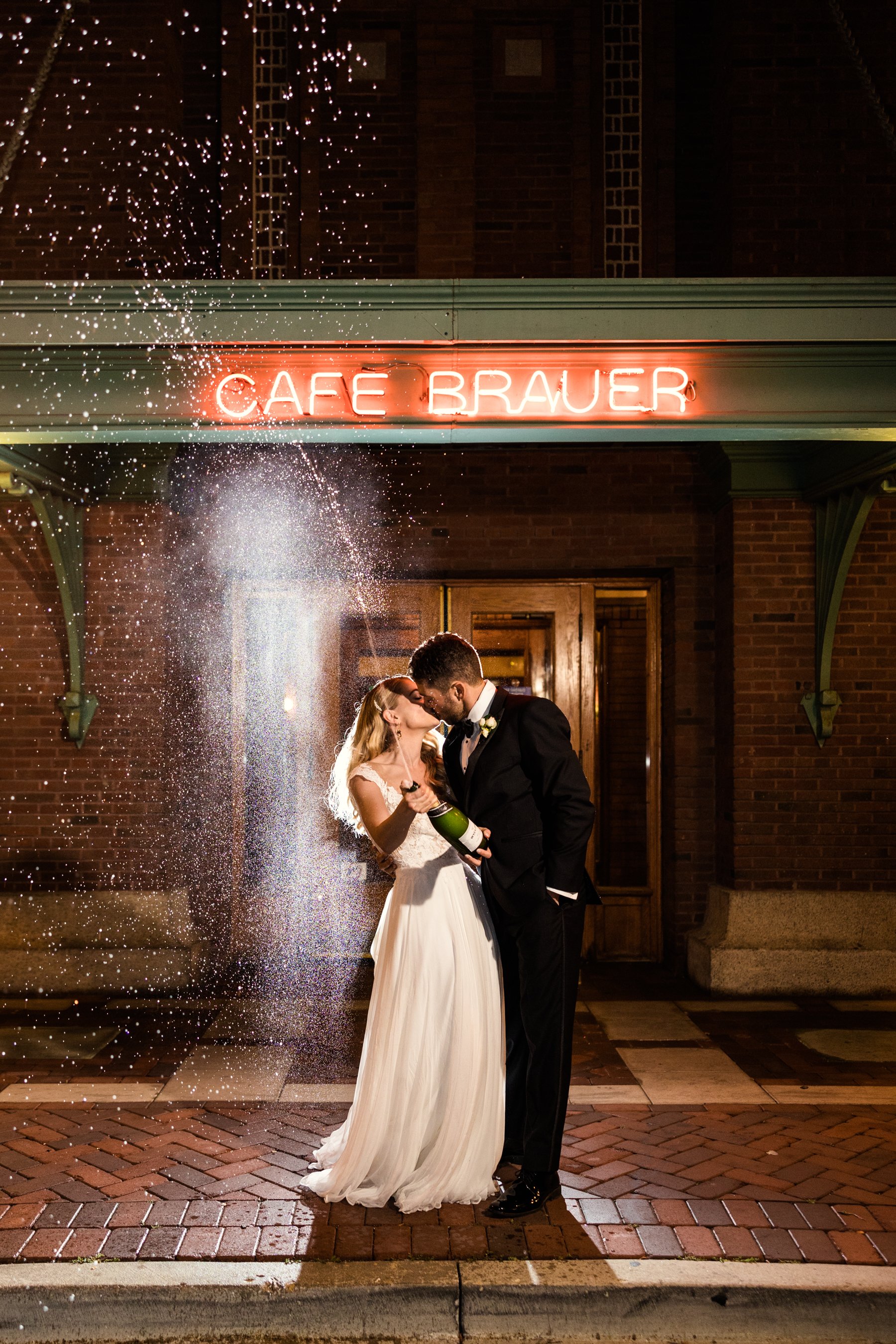Cafe-Brauer-wedding-by-Emma-Mullins-Photography-135.jpg