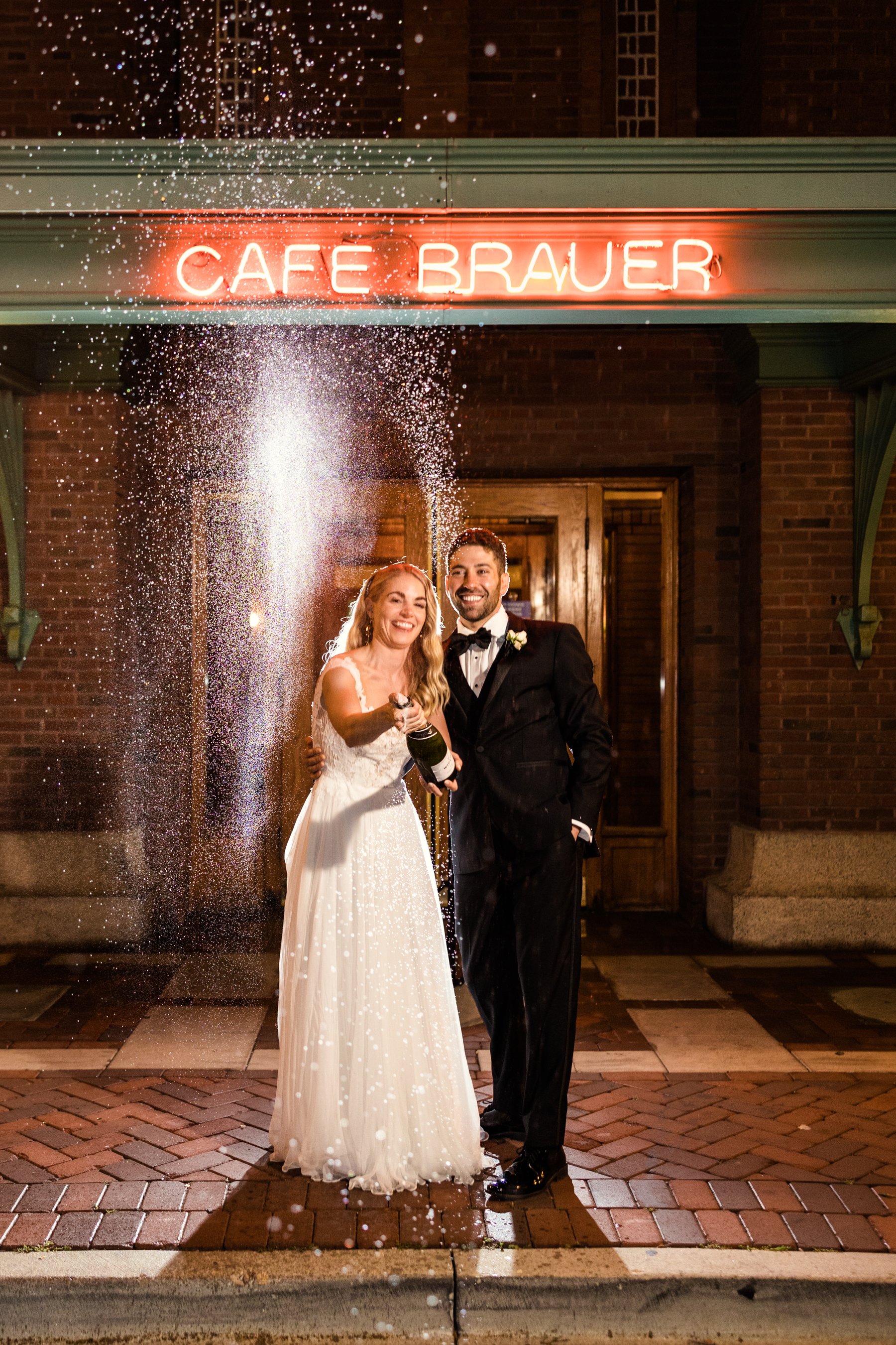 Cafe-Brauer-wedding-by-Emma-Mullins-Photography-133.jpg