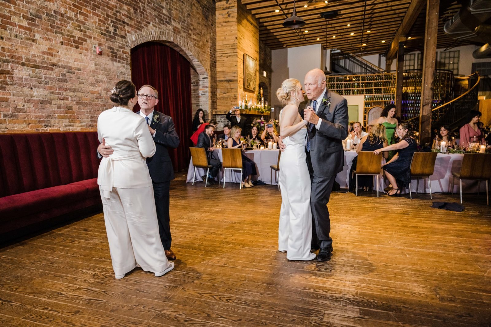 City_Winery_Wedding_Chicago_Natalie_Kelly-88-1600x1067.jpg