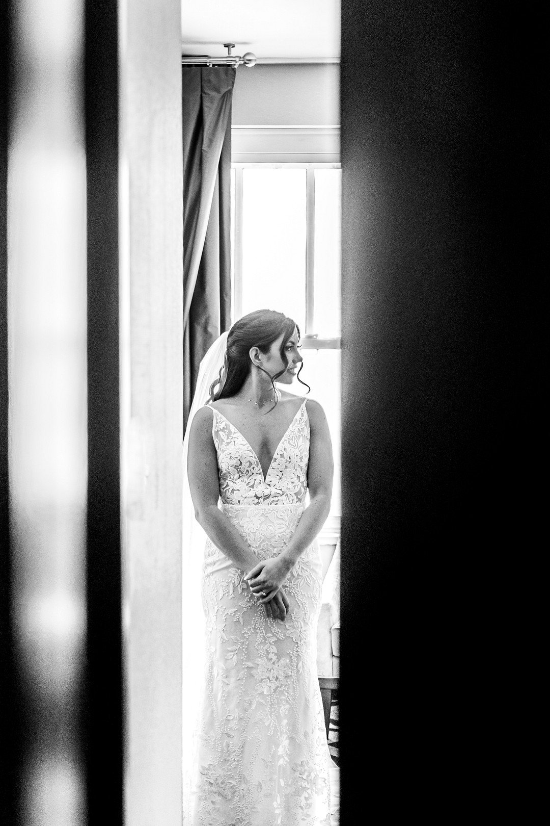 Kalomiris_Antonelli_Maura Black Photography_city-hall-chicago-wedding (27)_low.jpg