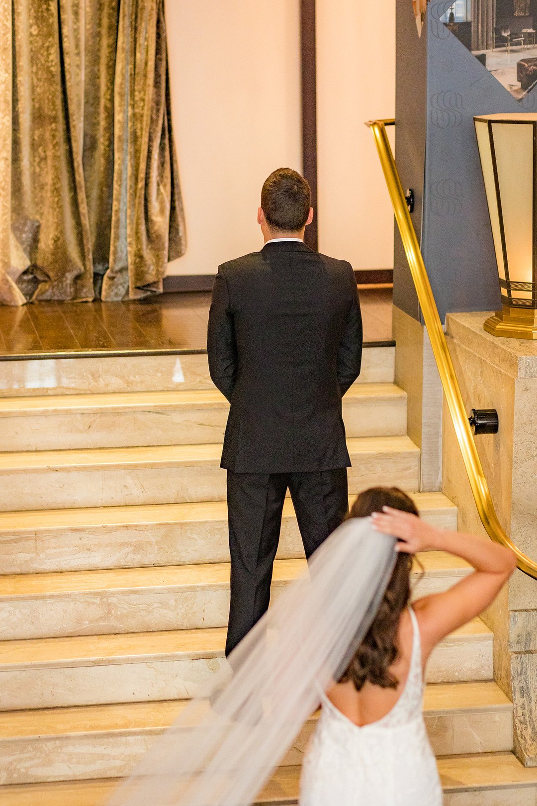 Kalomiris_Antonelli_Maura Black Photography_city-hall-chicago-wedding (30)_low.jpg