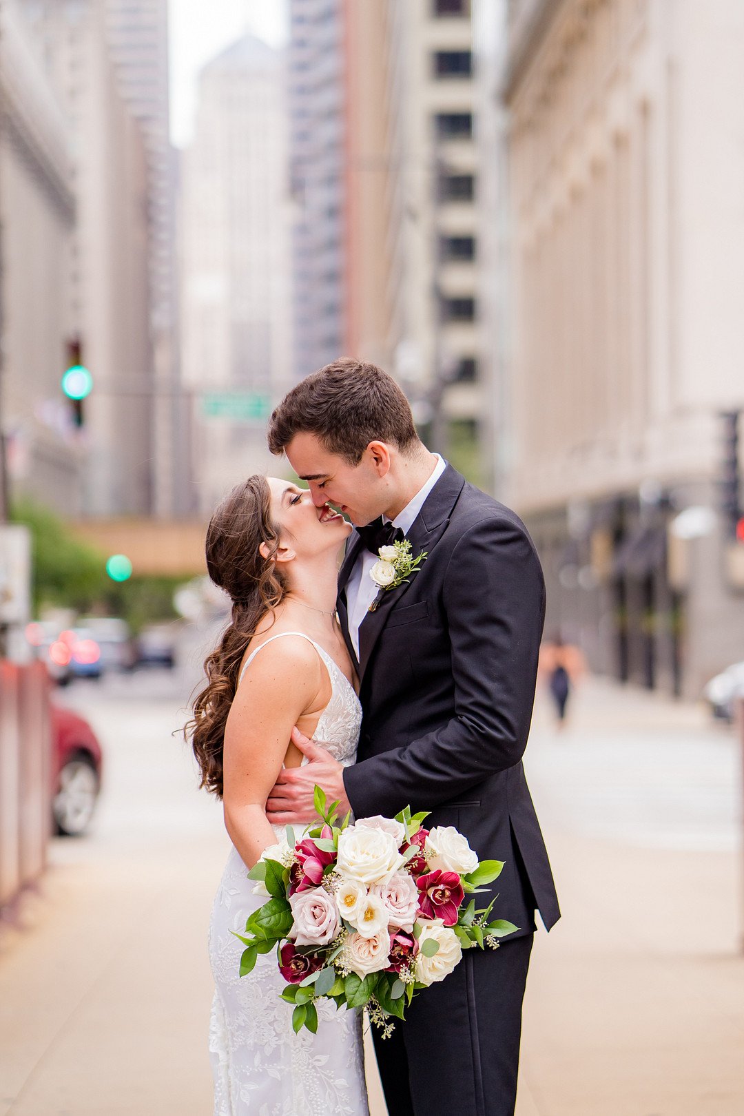 Kalomiris_Antonelli_Maura Black Photography_city-hall-chicago-wedding (45)_low.jpg