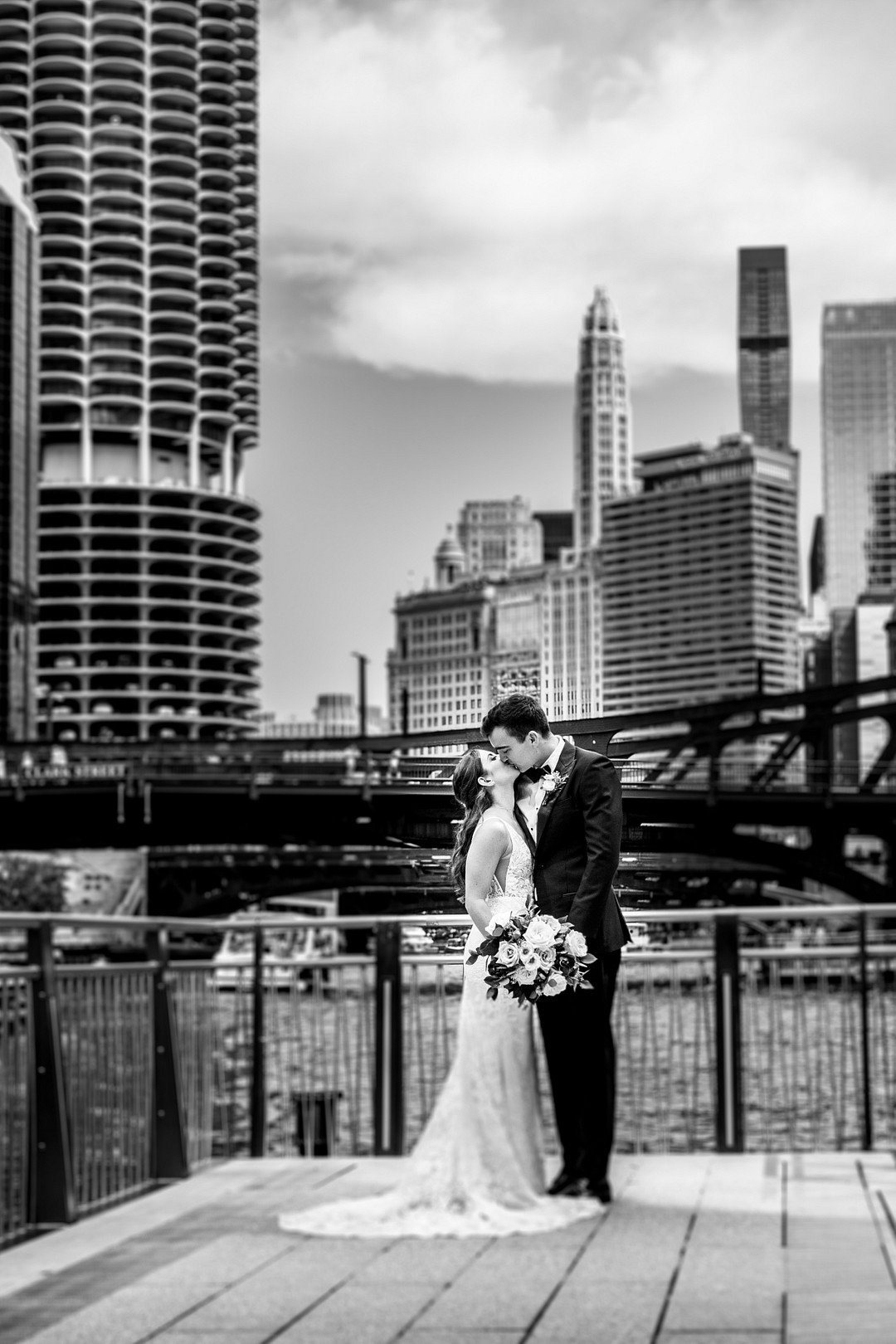 Kalomiris_Antonelli_Maura Black Photography_city-hall-chicago-wedding (63)_low.jpg