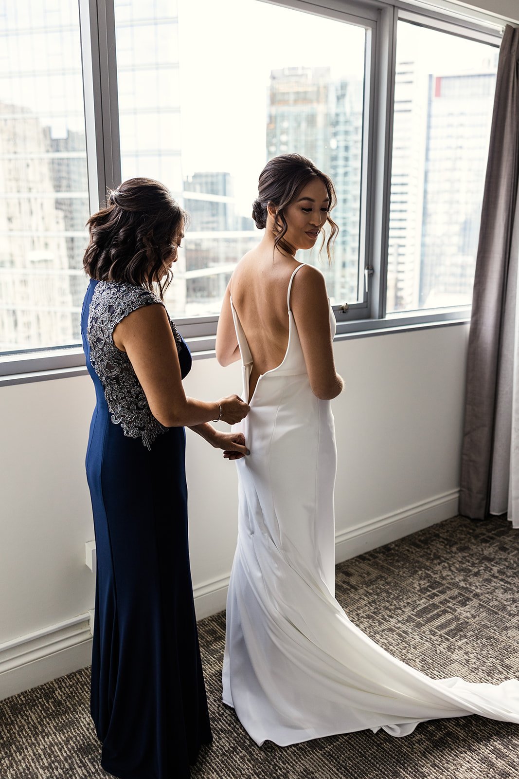 Royal-Sonesta-Chicago-Downtown-wedding-by-Emma-Mullins-Photography-17.jpg