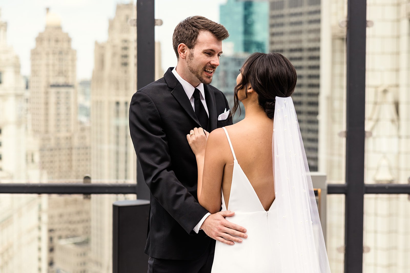 Royal-Sonesta-Chicago-Downtown-wedding-by-Emma-Mullins-Photography-41.jpg