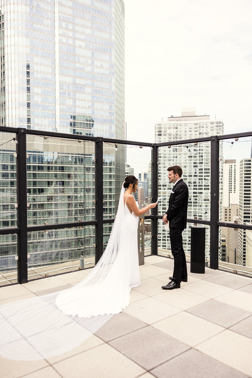 Royal-Sonesta-Chicago-Downtown-wedding-by-Emma-Mullins-Photography-42.jpg