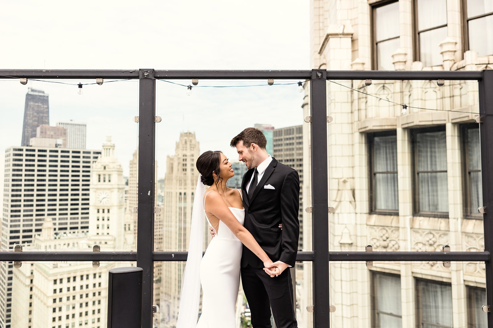 Royal-Sonesta-Chicago-Downtown-wedding-by-Emma-Mullins-Photography-51.jpg