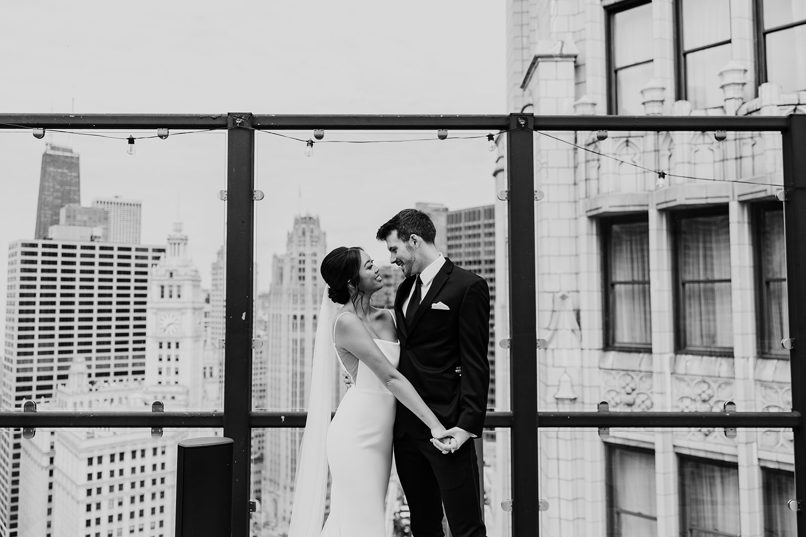 Royal-Sonesta-Chicago-Downtown-wedding-by-Emma-Mullins-Photography-52.jpg