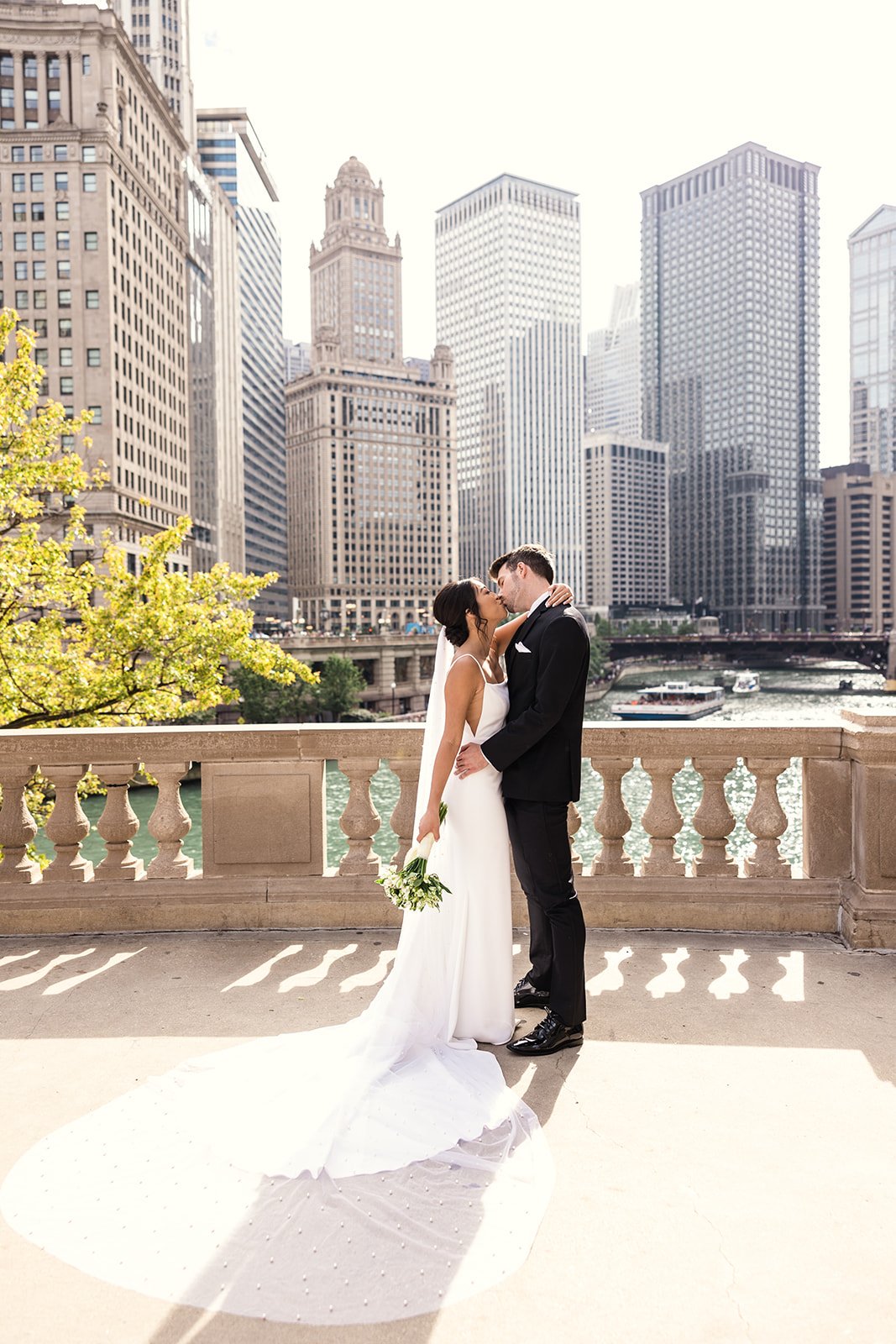 Royal-Sonesta-Chicago-Downtown-wedding-by-Emma-Mullins-Photography-63.jpg
