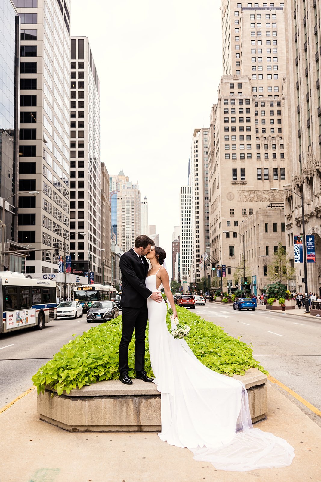 Royal-Sonesta-Chicago-Downtown-wedding-by-Emma-Mullins-Photography-81.jpg