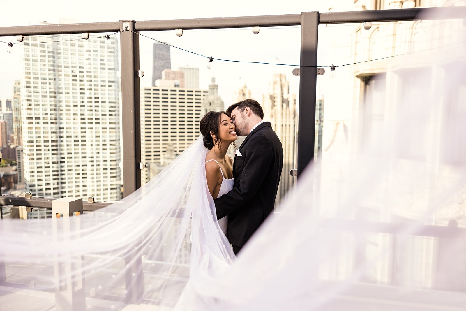 Royal-Sonesta-Chicago-Downtown-wedding-by-Emma-Mullins-Photography-90.jpg