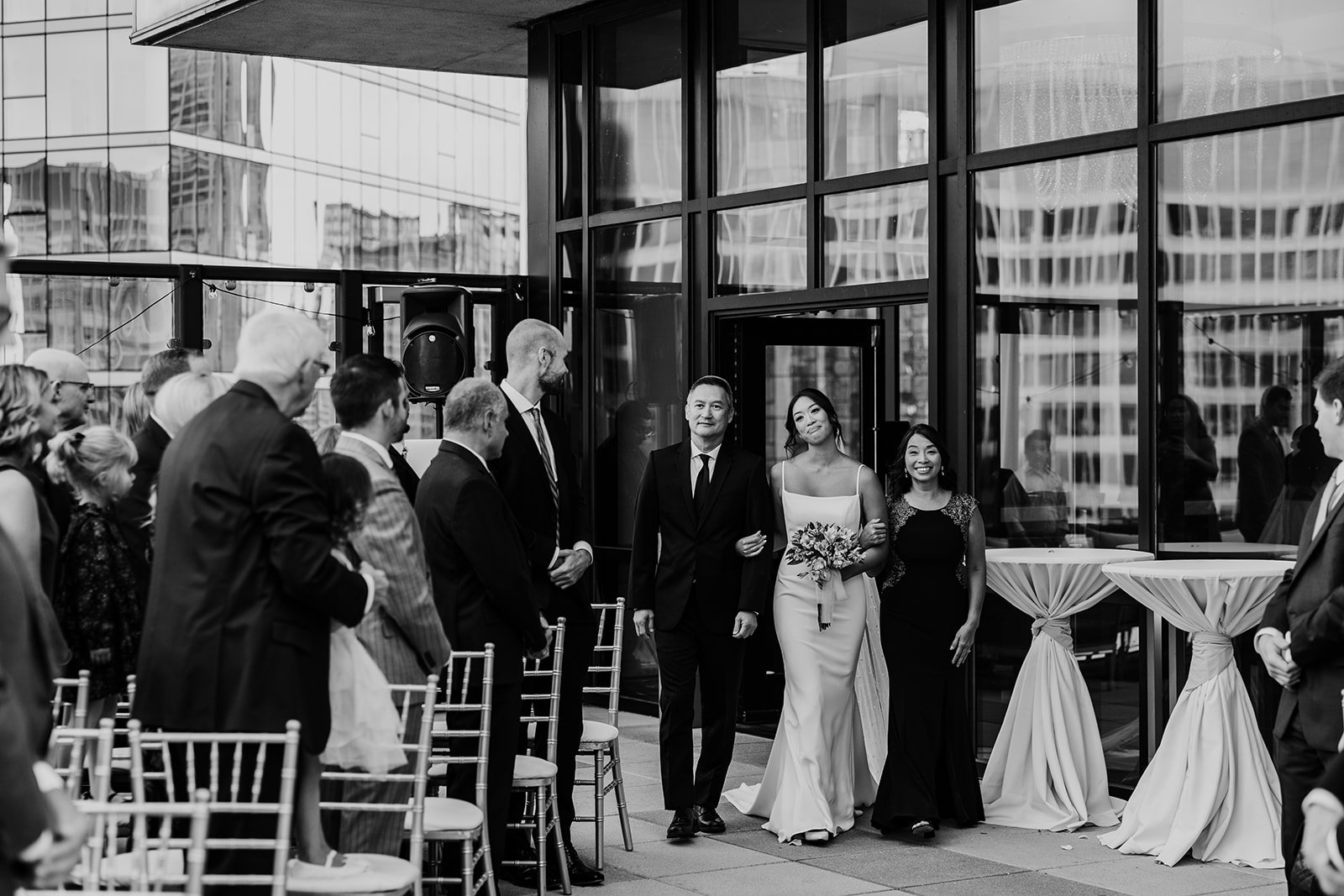 Royal-Sonesta-Chicago-Downtown-wedding-by-Emma-Mullins-Photography-110.jpg