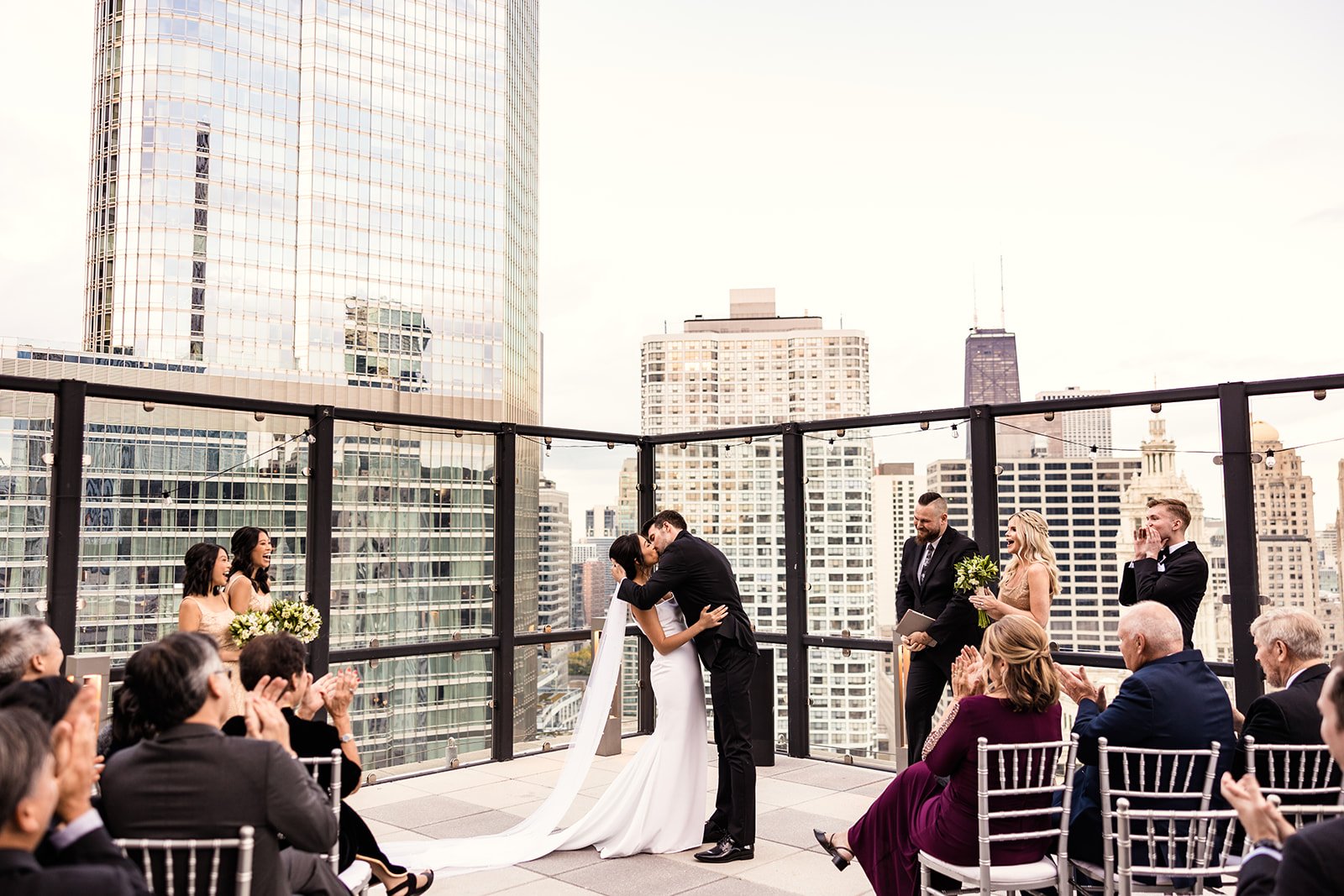 Royal-Sonesta-Chicago-Downtown-wedding-by-Emma-Mullins-Photography-133.jpg