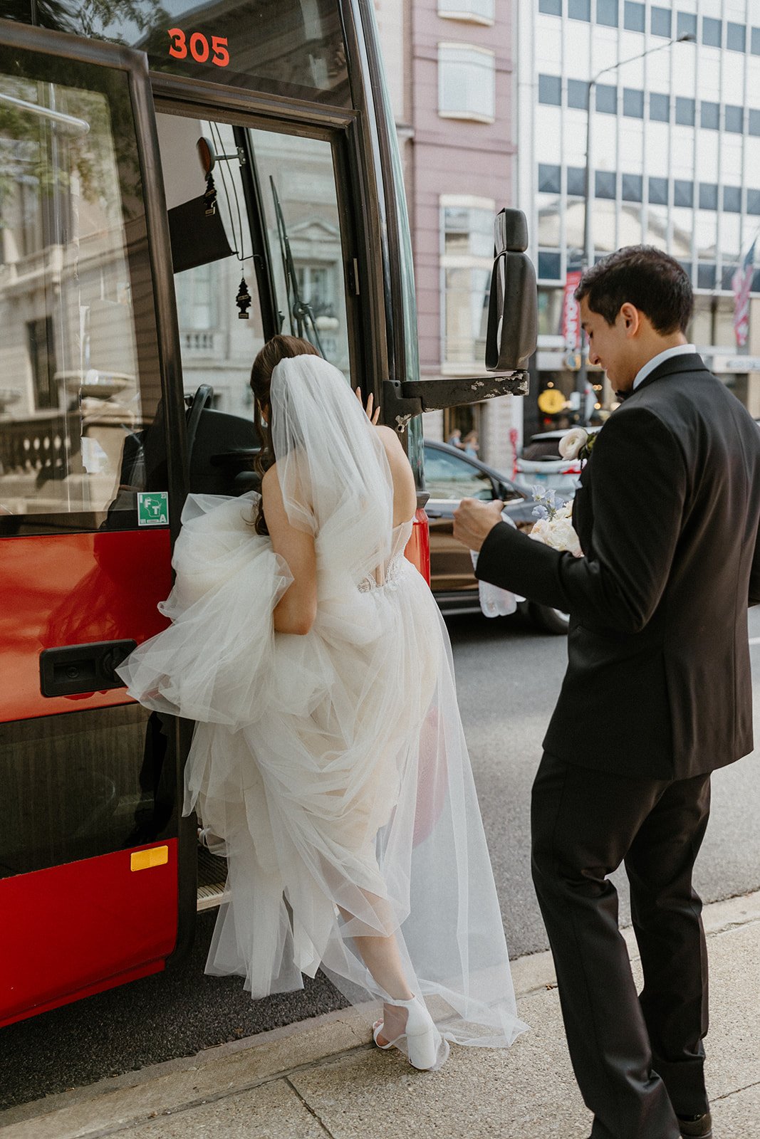 Luxury-Chicago-Summer-Wedding-at-Loft-Lucia-520.jpg