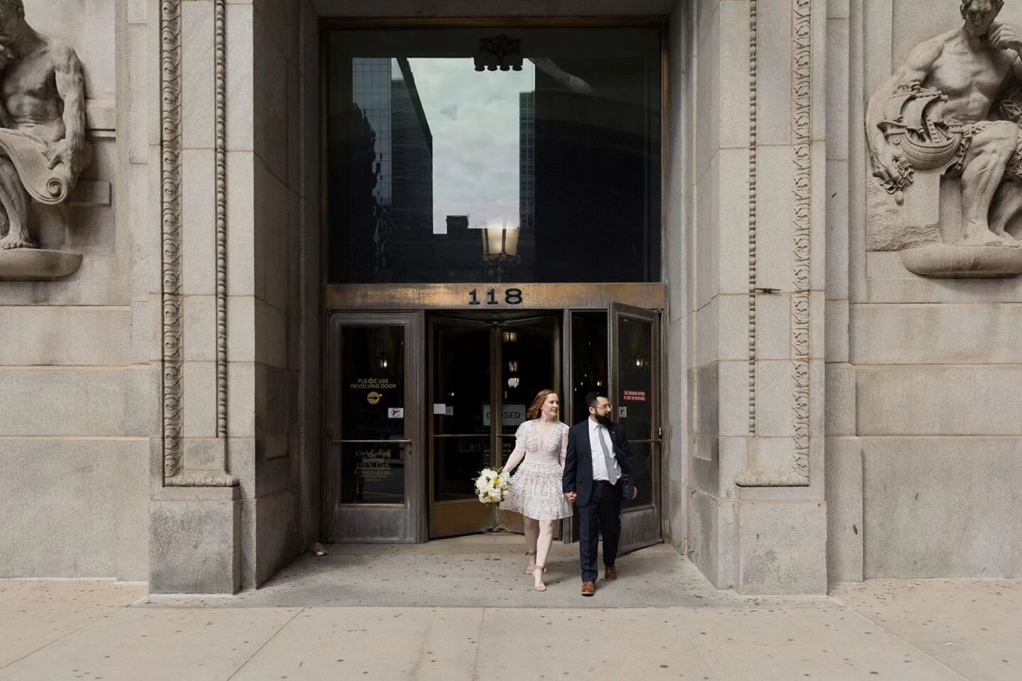 BIG NEWS about City Hall weddings in Chicago!

The Marriage Court has lifted nearly all their restrictions on getting married at City Hall. They are leaving a couple things in place:

👉Appointments are still required for SATURDAY ceremonies
👉Couple