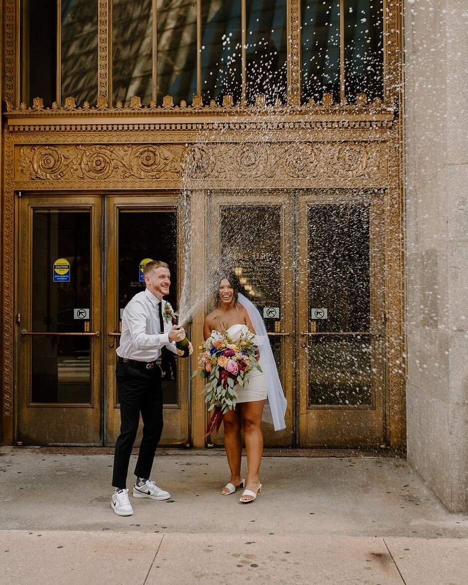 New blog post! 
This couple ran around the city of Chicago, with their photographer in tow, just living in the moment and capturing real and raw moments the whole day. 
Photography: @kryonphotography 
Location: Chicago City Hall Marriage Court
Floral