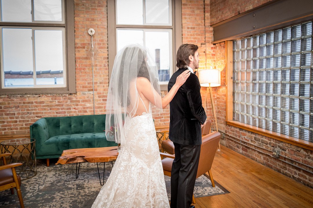 Lawlor_Lawlor_Maura Black Photography_city-view-loft-chicago-wedding (37)_low.jpg