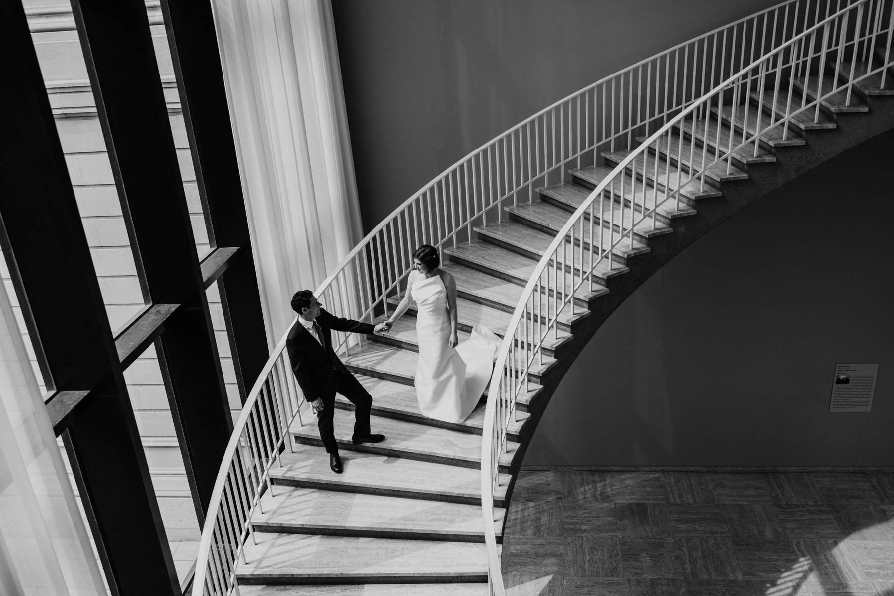 Art-Institute-Chicago-wedding-photo-by-Emma-Mullins-Photography (1).jpg